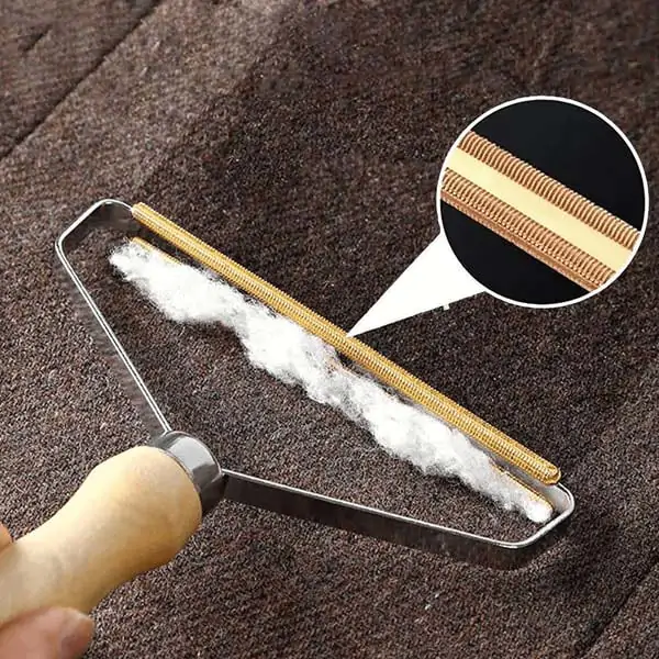 پرزگیر مبل و قالی طرح کلاسیک با دسته چوبی